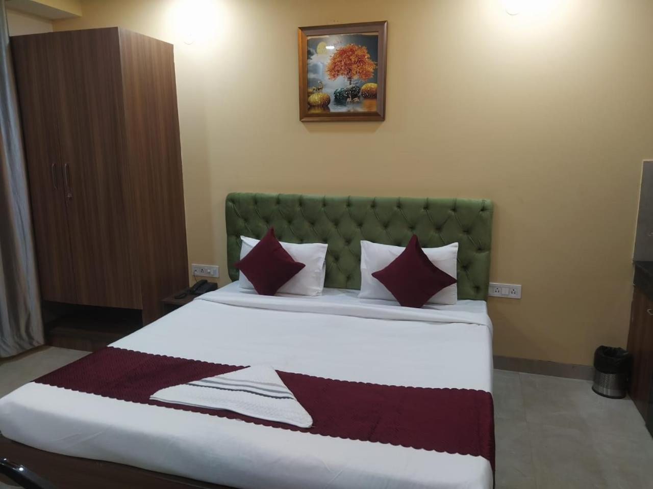 Limewood Stay - Near Golf Course Road غورغاون المظهر الخارجي الصورة