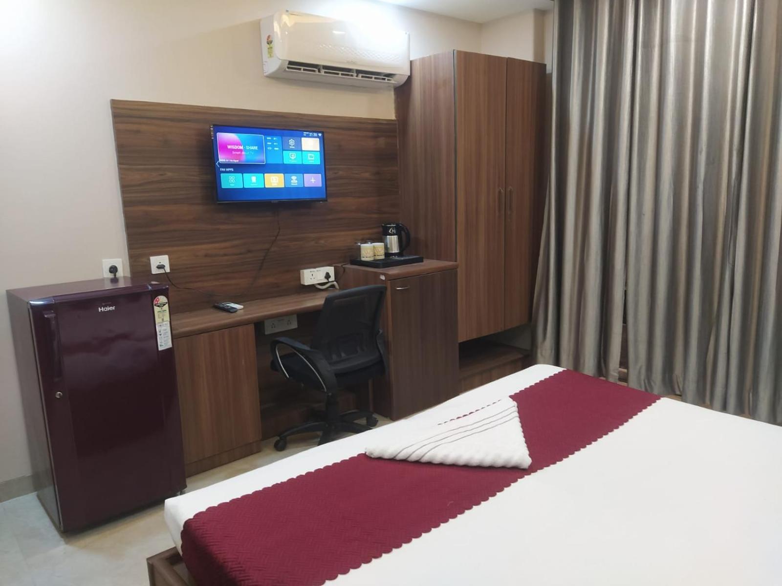 Limewood Stay - Near Golf Course Road غورغاون المظهر الخارجي الصورة